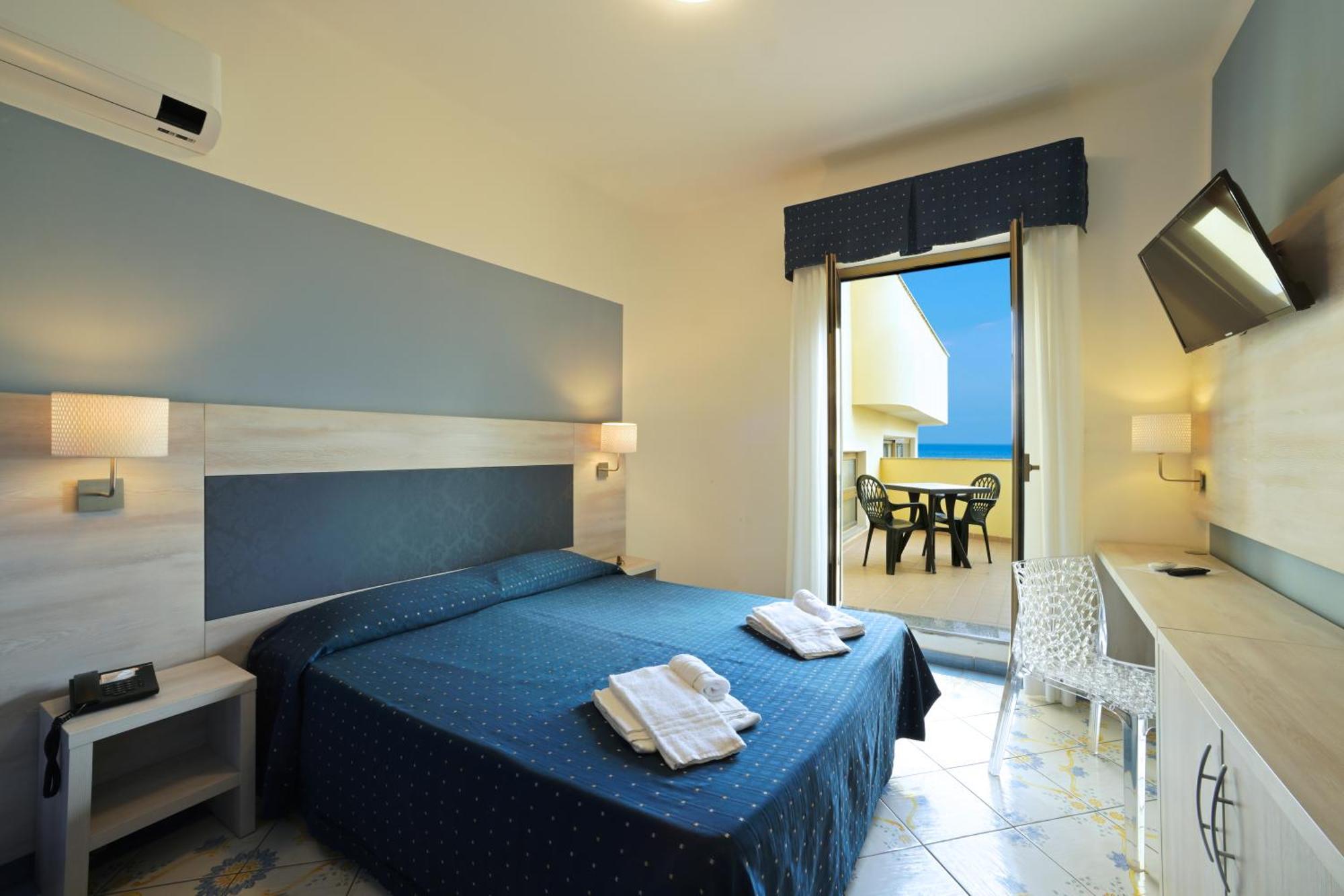Hotel Delfino Laigueglia Exterior photo
