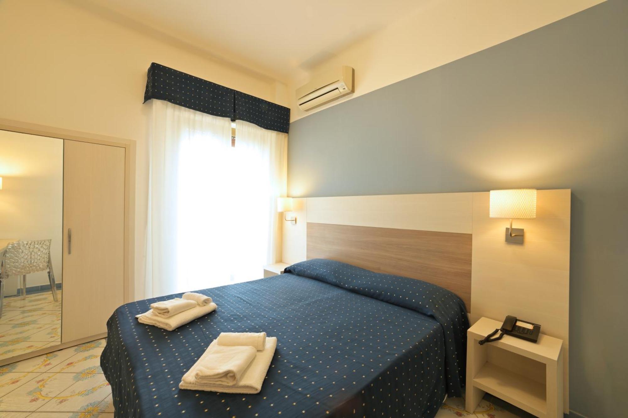 Hotel Delfino Laigueglia Exterior photo
