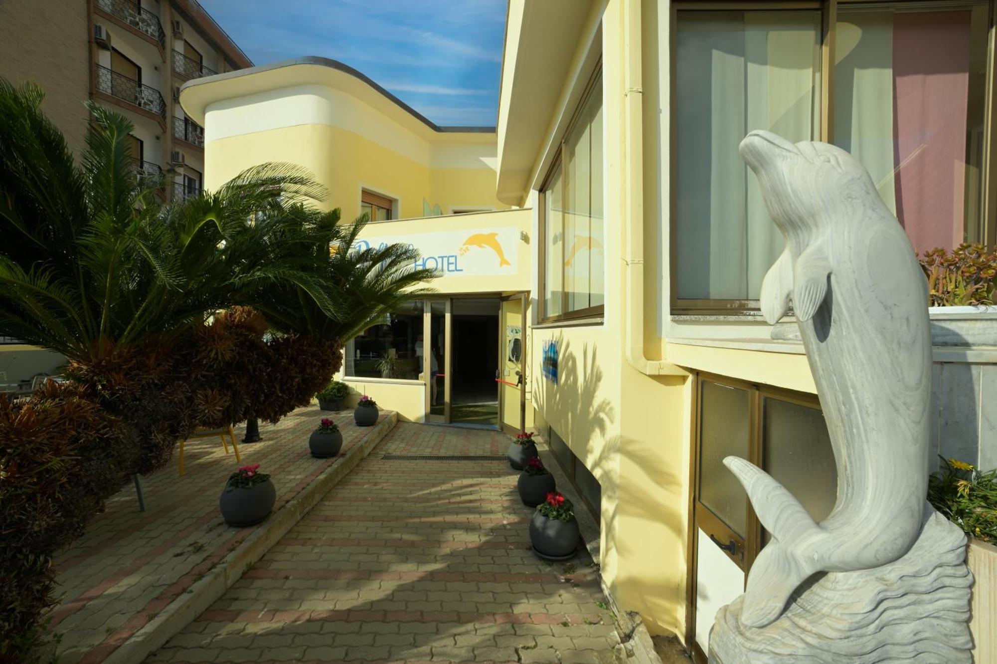 Hotel Delfino Laigueglia Exterior photo
